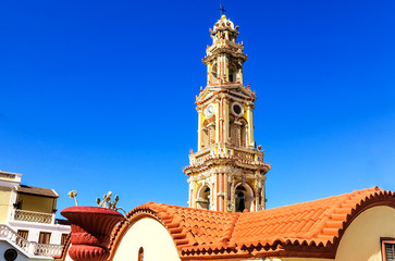 Das Kloster Panormitis ist ein großes venezianisches Gebäude mit einem der höchsten Baroque Glockentürme der Welt 