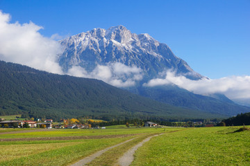 Fototapeta na wymiar Mountain Hohe Munde in Austria