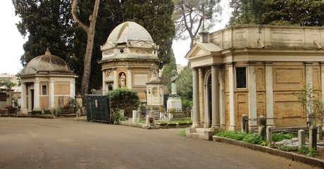 Fototapeta na wymiar Cimitero monumentale del Verano a Roma