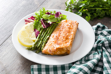 Grilled salmon fillet with asparagus and salad
