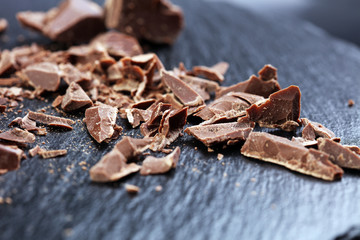 Dark chocolate stack, chips and powder