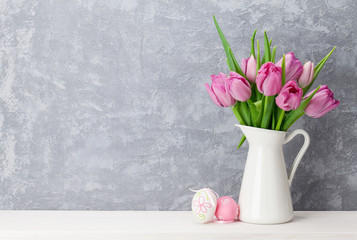 Fototapeta na wymiar Easter eggs and pink tulips bouquet