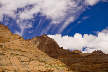 Fototapeta na wymiar Sky with clouds and Mount in Himalayas range Tibet