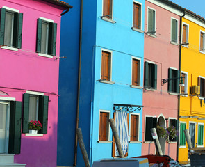 Fototapeta na wymiar island of Burano and vivid color houses in Italy