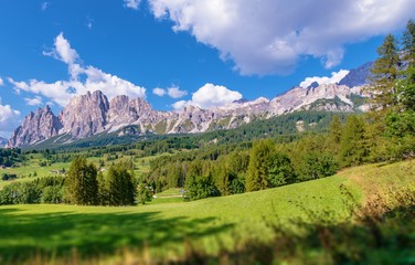 Fototapeta premium Cortina Scenic Mountains