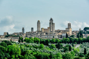 Fototapeta na wymiar overview of the city of the towers of San Gimignano in Tuscany