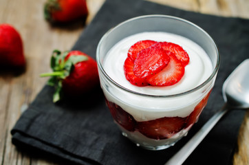 Greek yogurt strawberry parfait