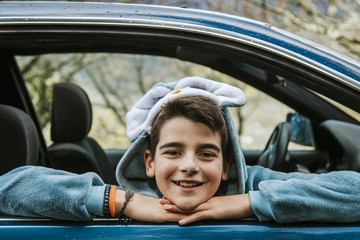 disguised as a smiling in car child