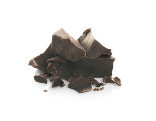 Fototapeta premium Dark chocolate morsels on white background