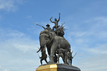 Fototapeta na wymiar The elephant statue in the blue sky,Monument of King Naresuan at Suphanburi province in Thailand