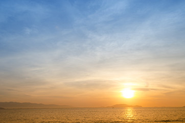 Fototapeta premium Beautiful red sunset over the ocean