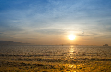 Fototapeta premium Beautiful red sunset over the ocean