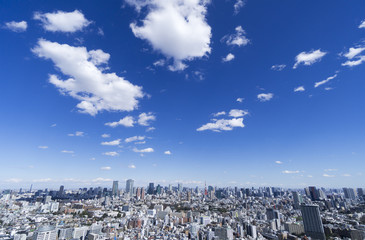 東京都市風景　全景　港区　六本木　虎ノ門　青空に流れる白い雲　ワイド