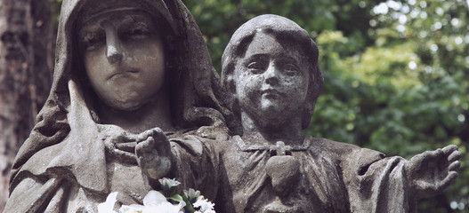 Obraz premium Statue Of Virgin Mary and Jesus Christ