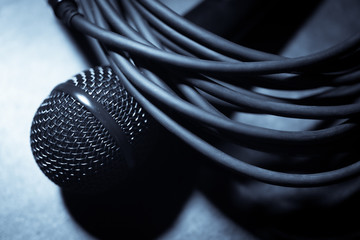 Microphone and cables