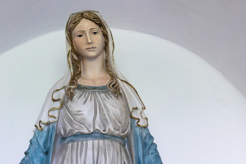 Virgin Mary statue © KYNA STUDIO