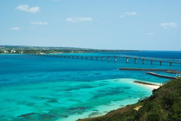 海を渡る橋