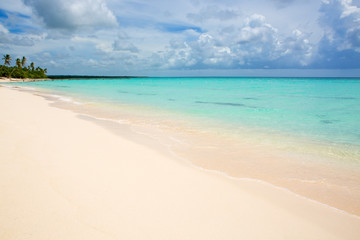 Fototapeta na wymiar Tropical beach in caribbean sea.