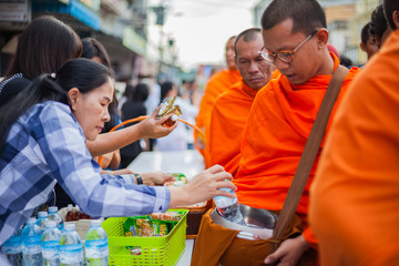 BANGKOK,THAILAND - JAN 1: Monk bless the people in the new year. With the sprinkling of holy water,Jan 1,2017 C.E.New year in Thailand - obrazy, fototapety, plakaty