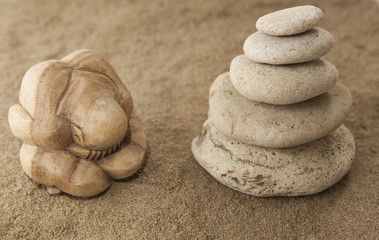 Fototapeta na wymiar yogi yoghi et galets zen en équilibre