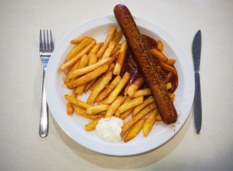 Currywurst & Pommes