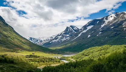 Selbstklebende Fototapete Skandinavien Bergschlucht, Norwegen