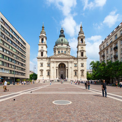 Obraz premium Basilica of Saint Istvan in Budapest, Hungary. Church in the square in the afternoon