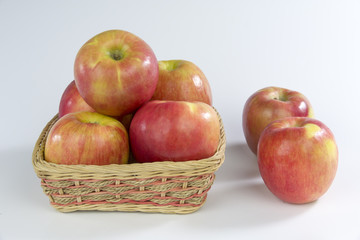 apples in a bamboo basket 