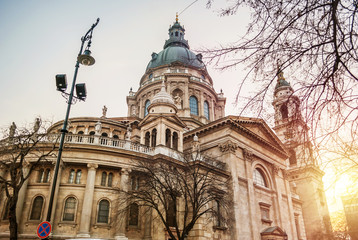 Fototapeta na wymiar St. Stephens Basilica in Budapest