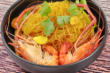 Casseroled prawns shrimps with glass noodles
