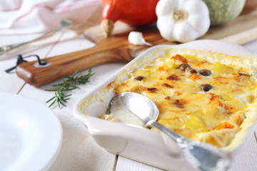 Vegetable gratin with cheese and mushroom