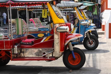 Zelfklevend Fotobehang Tuk-tuk tourist taxi in Thailand © Juan Gomez