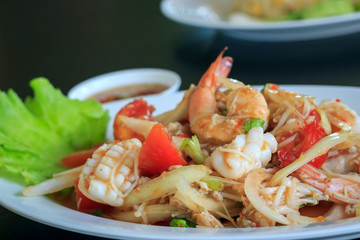papaya hot salad with seafood.