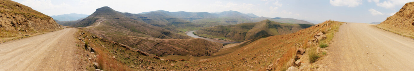 Fototapeta na wymiar River bend of the Oranje River near the village of Makunyapane, Lesotho