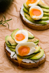 avocado and egg sandwich