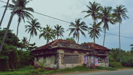 Fototapeta na wymiar Casa abandonada Srilanka