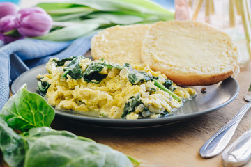 Scrambled Eggs With Spinach