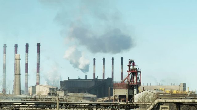 Вредные выбросы в атмосферу от заводов и фабрик