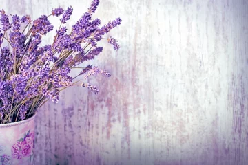 Papier Peint photo Lavable Lavande Bouquet of dry lavender in vase with rustic wooden background
