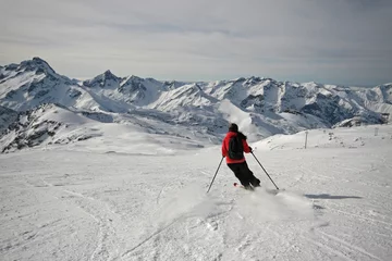 Verduisterende gordijnen Wintersport Girl enjoying a ski ride in the Alps  © philup
