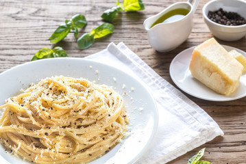 Cacio e Pepe - spaghetti with cheese and pepper