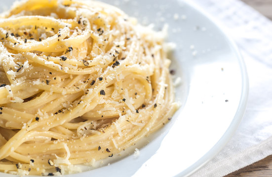 Cacio e Pepe - spaghetti with cheese and pepper