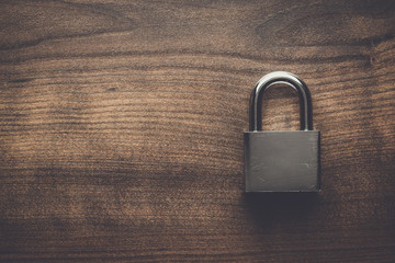 Naklejka premium check-lock on the brown wooden table background