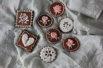 decorative gingerbreads broken heart flowers