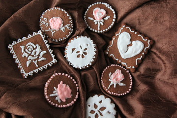 decorative gingerbreads broken heart flowers