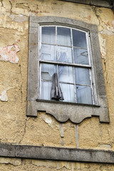 Fenster in verlassenem Haus in Barcelos, Portugal