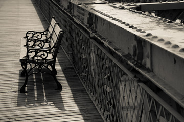 Postcard from New York: bench on Brooklyn Bridge