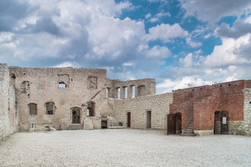 Naklejka premium Castle ruins in Kazimierz Dolny, Poland