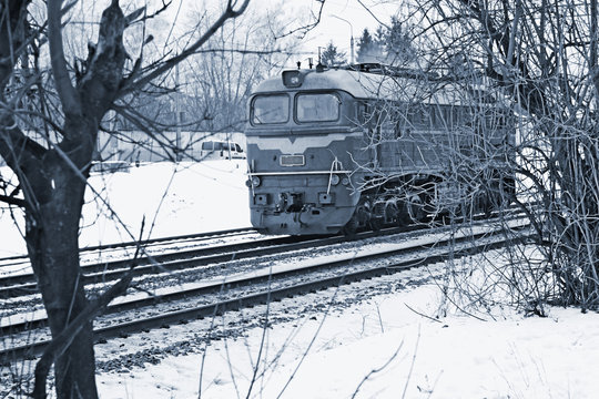 Single diesel locomotive moves across the railway