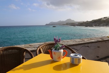 Relaxen am Nachmittag in Mallorca im Cafe